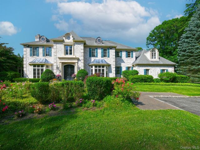  5 BR,  5.00 BTH &nbsp;Colonial style home in Brookville