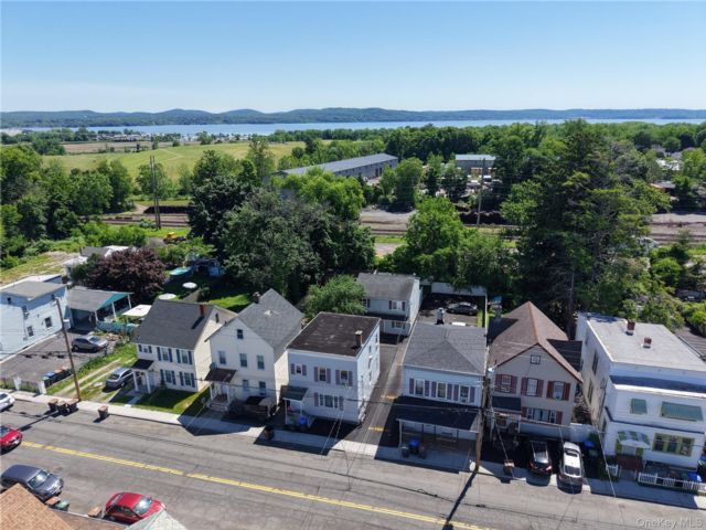  6 BR,  4.00 BTH &nbsp;Traditional style home in West Haverstraw