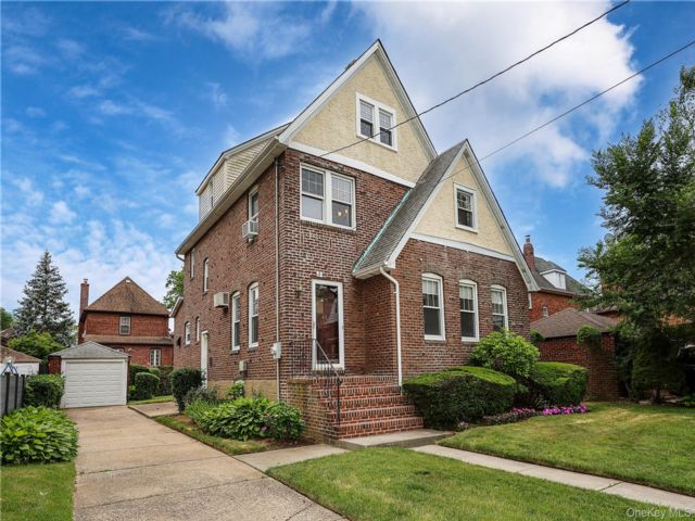 3 BR,  2.00 BTH &nbsp;Tudor style home in Lynbrook