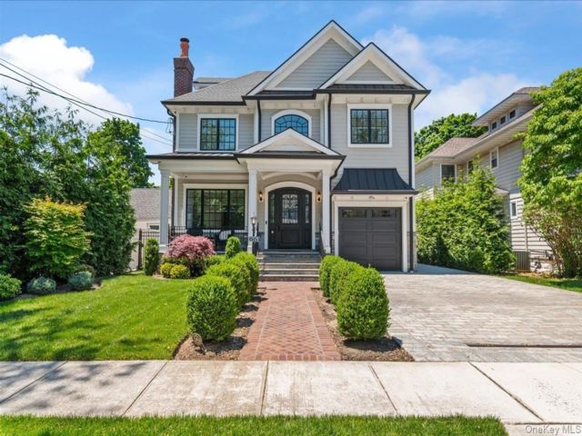  4 BR,  6.00 BTH &nbsp;Colonial style home in Rockville Centre
