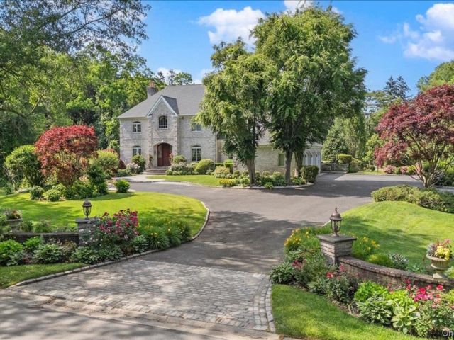  5 BR,  7.00 BTH &nbsp;Colonial style home in Old Brookville