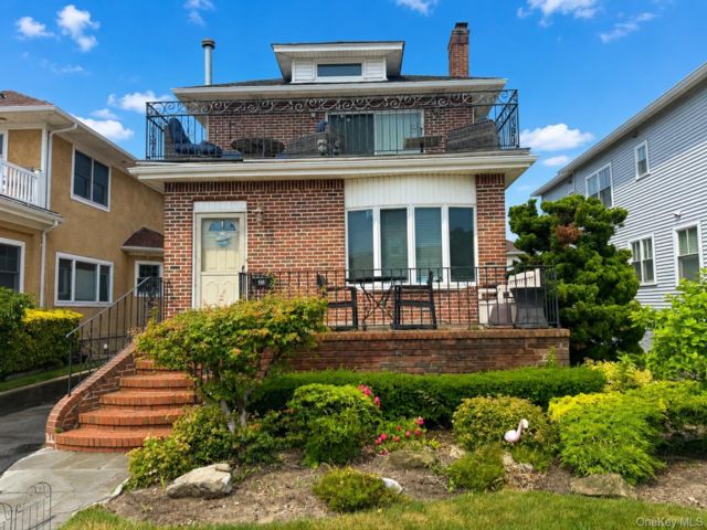  1 BR,  1.00 BTH &nbsp;A-frame style home in Long Beach