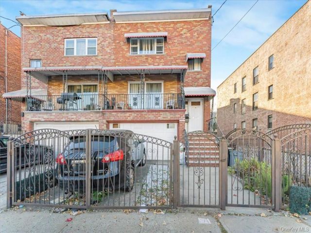 [Wakefield Real Estate, listing number 7303472]