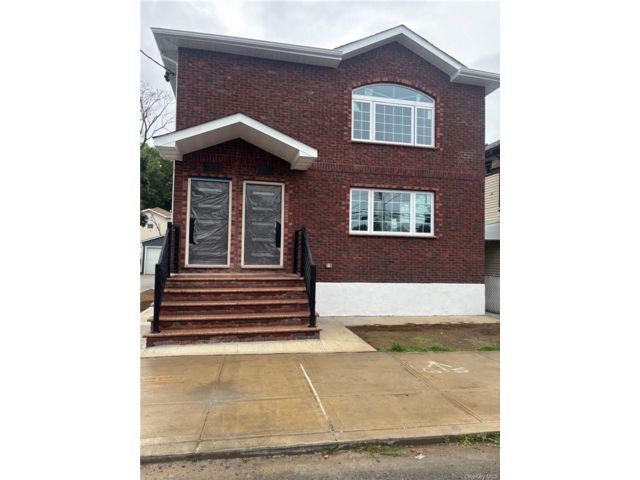  8 BR,  6.00 BTH &nbsp;House style home in Springfield Gardens