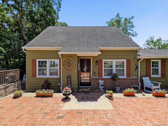 [Sound Beach Real Estate, listing number 7303490]