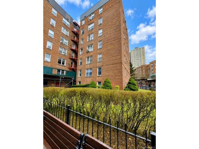  1 BR,  1.00 BTH &nbsp;Other style home in Forest Hills