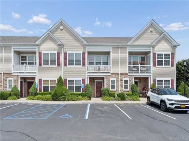  2 BR,  2.00 BTH &nbsp;Condo style home in Oceanside