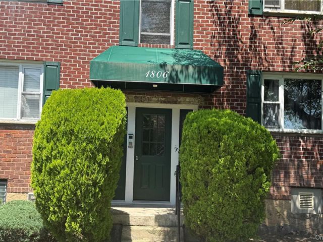 2 BR,  1.00 BTH &nbsp;Includes legal  style home in Valley Stream