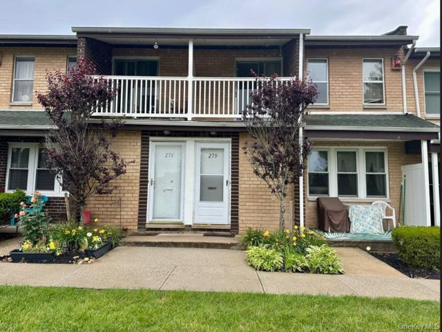  1 BR,  1.00 BTH &nbsp;Garden style home in Middle Island