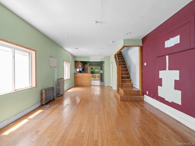  4 BR,  3.00 BTH &nbsp;Colonial style home in Jamaica
