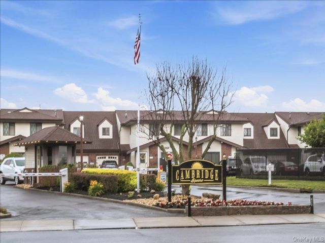  2 BR,  2.00 BTH &nbsp;Condo style home in Copiague