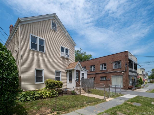 Studio,  0.00 BTH &nbsp;Commercial style home in Mount Vernon