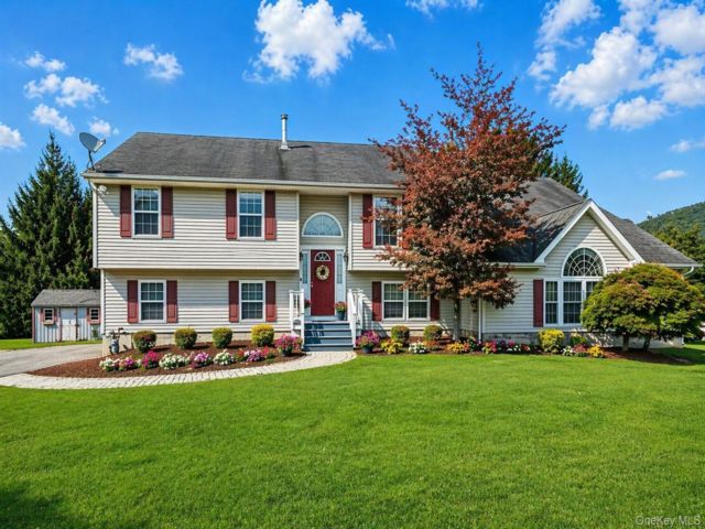 Studio,  0.00 BTH &nbsp;Contemporary style home in Washingtonville