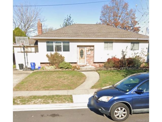  3 BR,  3.00 BTH &nbsp;Ranch style home in Oceanside
