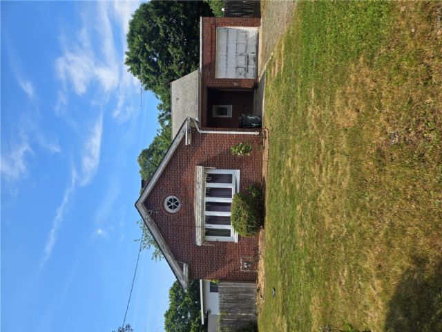  3 BR,  1.00 BTH &nbsp;Cape cod style home in Huntington Station