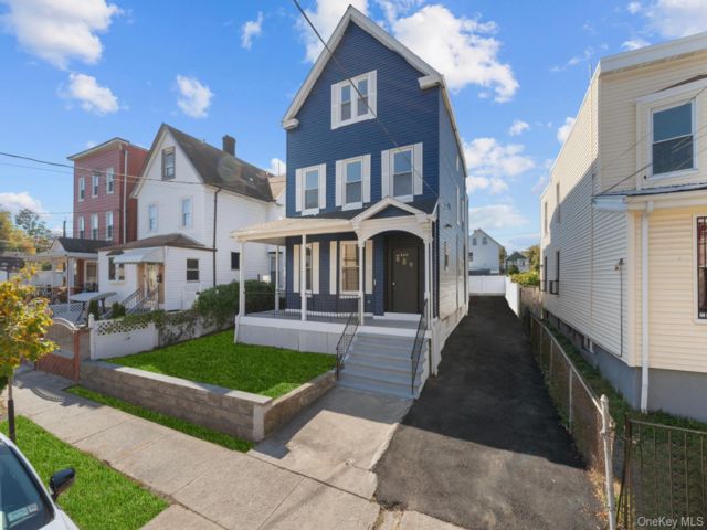  3 BR,  1.00 BTH &nbsp;A-frame style home in Mount Vernon