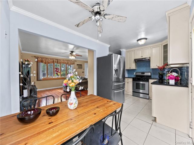 [PHOTO]