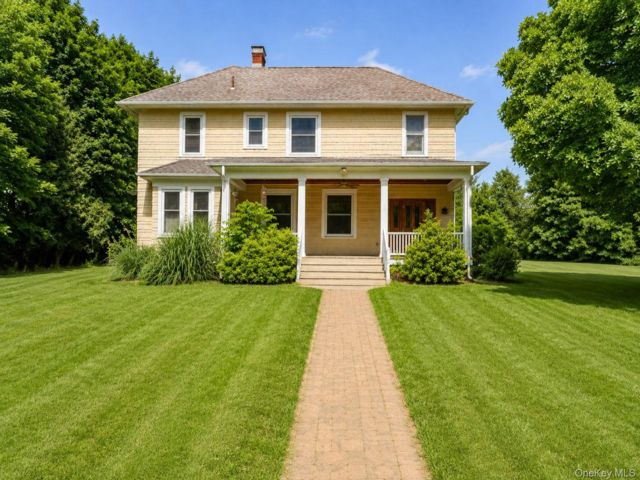  3 BR,  3.00 BTH &nbsp;Colonial style home in Monroe
