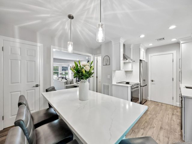  2 BR,  3.00 BTH &nbsp;Condo style home in Yaphank