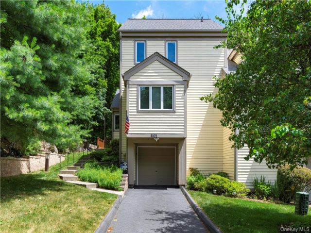  2 BR,  2.00 BTH &nbsp;Condo style home in Peekskill
