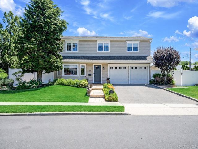  4 BR,  3.00 BTH &nbsp;Colonial style home in Massapequa Park