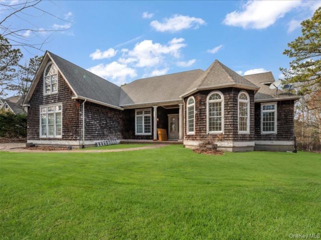  4 BR,  4.00 BTH &nbsp;Post modern style home in East Quogue