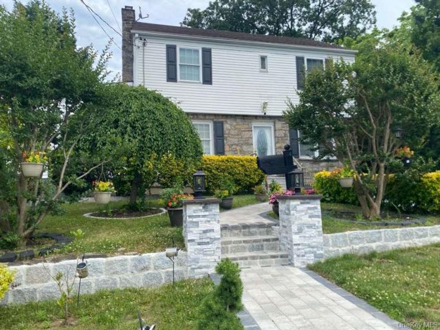  4 BR,  3.00 BTH &nbsp;Colonial style home in Yonkers