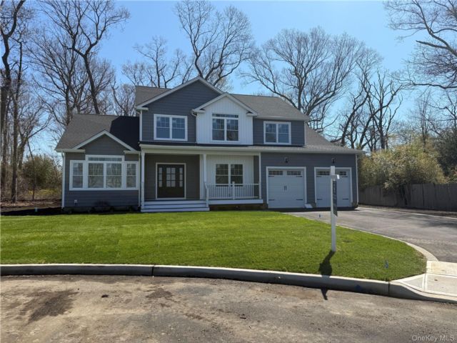  5 BR,  3.00 BTH &nbsp;Victorian style home in Lake Grove