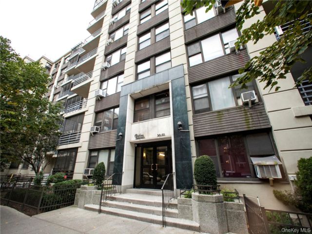  1 BR,  1.00 BTH &nbsp;High rise style home in Rego Park
