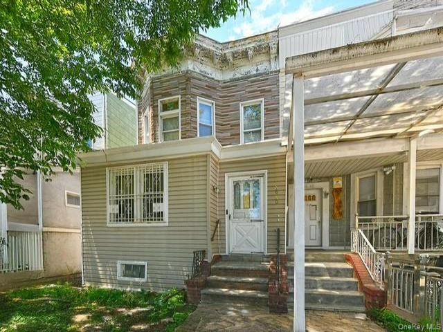  2 BR,  2.00 BTH &nbsp;House style home in Woodhaven