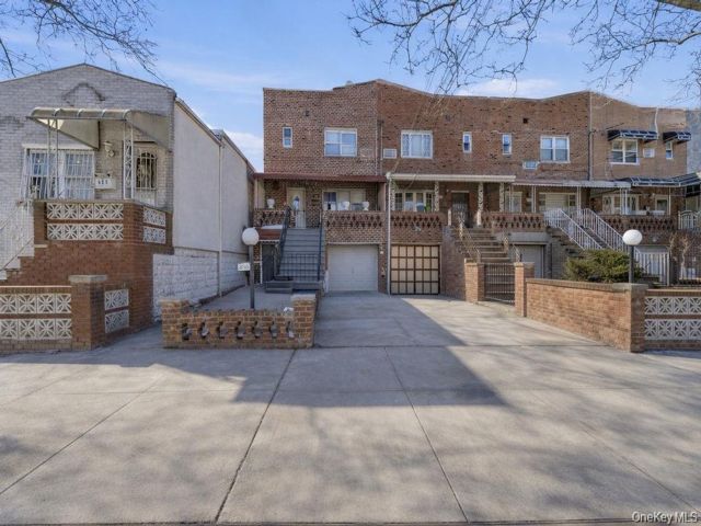  3 BR,  2.00 BTH &nbsp;Other style home in Canarsie
