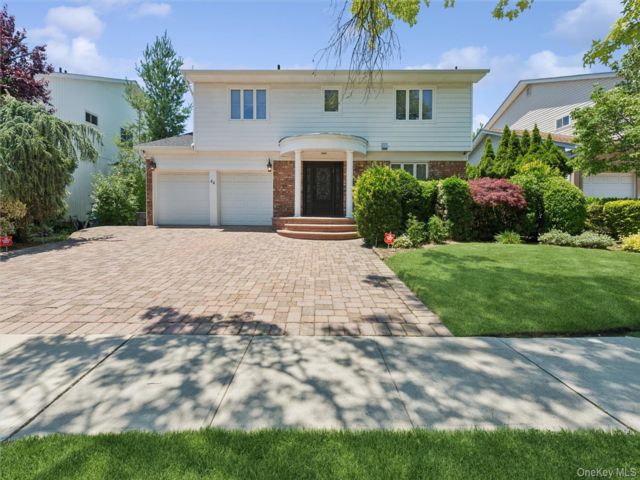  4 BR,  3.00 BTH &nbsp;Colonial style home in North Woodmere
