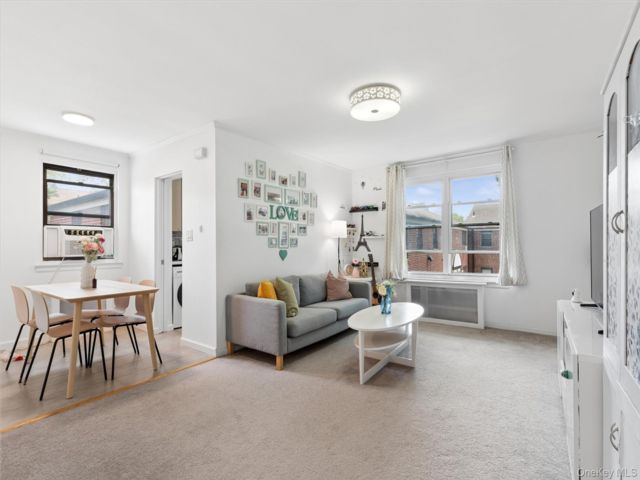  1 BR,  1.00 BTH &nbsp;Garden style home in Fresh Meadows