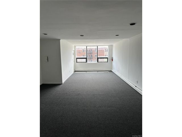 [PHOTO]