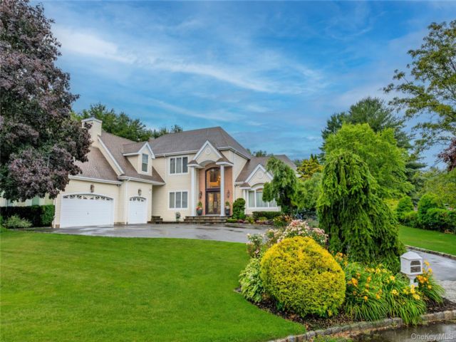  5 BR,  4.00 BTH &nbsp;Colonial style home in Dix Hills
