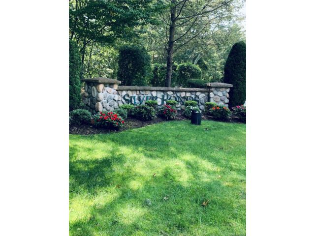  3 BR,  3.00 BTH &nbsp;Condo style home in Manorville