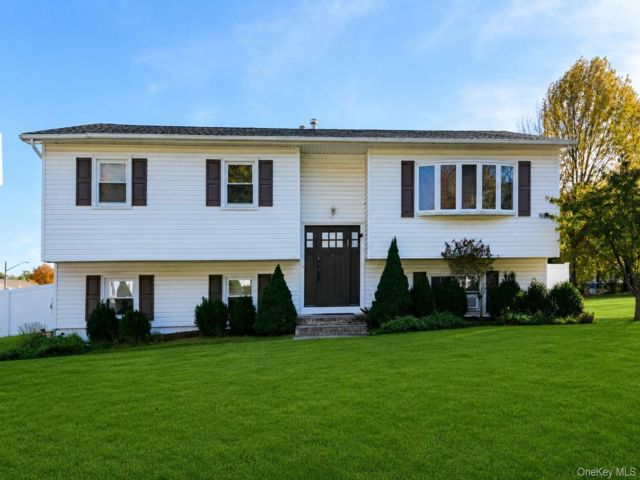  4 BR,  3.00 BTH &nbsp;Raised ranch style home in Thiells
