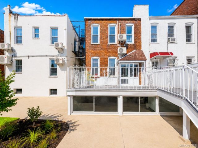  6 BR,  2.00 BTH &nbsp;House style home in Dyker Heights