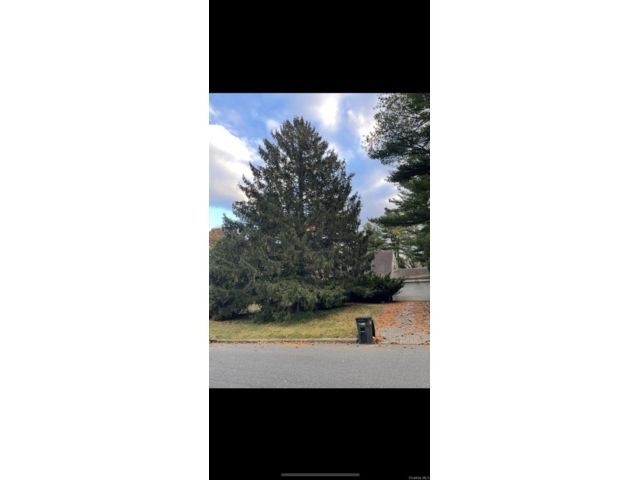  4 BR,  2.00 BTH &nbsp;Cape cod style home in Stony Brook