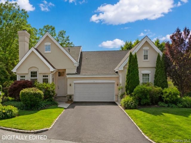 3 BR,  3.00 BTH &nbsp;Contemporary style home in Rye Brook