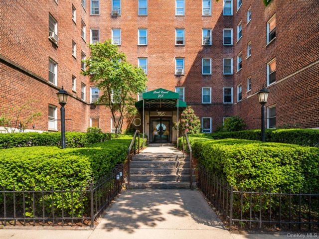 [Bronxville Real Estate, listing number 7304113]