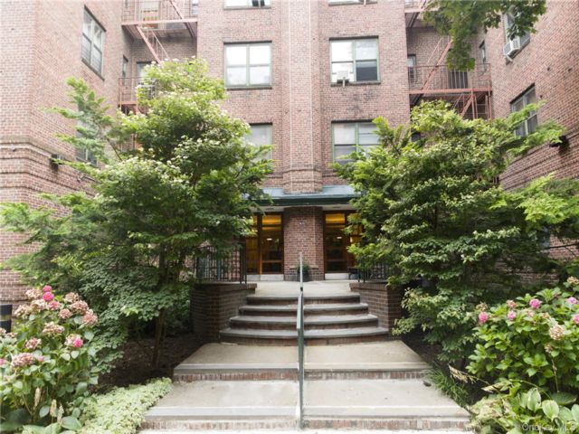  1 BR,  1.00 BTH &nbsp;Other style home in Jackson Heights