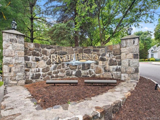  2 BR,  3.00 BTH &nbsp;Condo style home in Peekskill