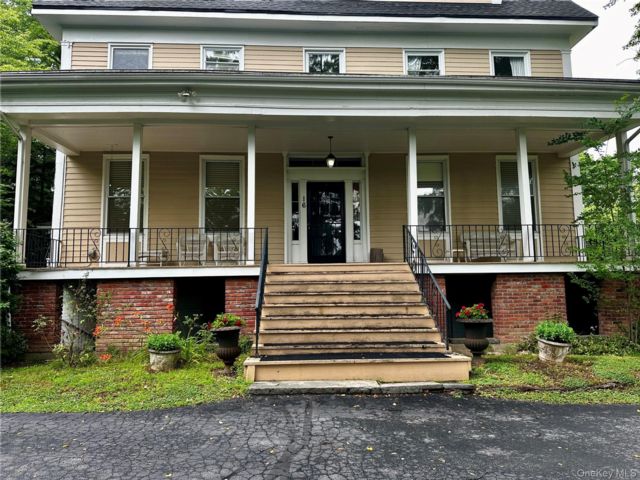  1 BR,  1.00 BTH &nbsp;Victorian style home in New Windsor