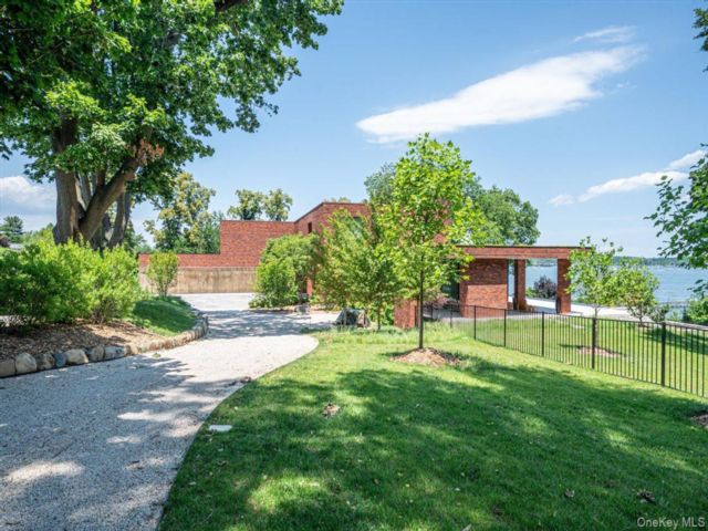  8 BR, 10.00 BTH &nbsp;Other style home in Great Neck