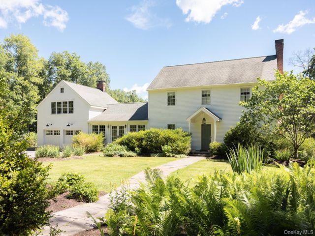  3 BR,  4.00 BTH &nbsp;Colonial style home in Stone Ridge
