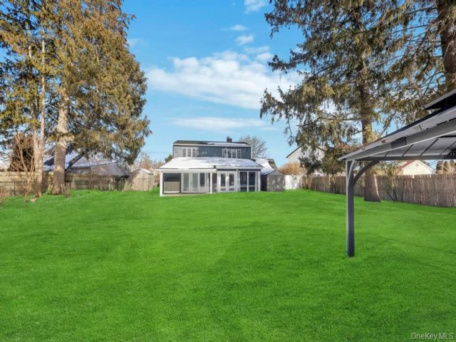  4 BR,  2.00 BTH &nbsp;Exp ranch style home in Hicksville