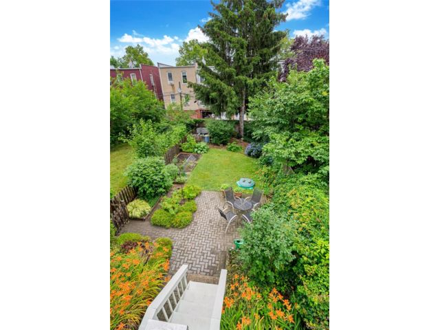 [PHOTO]