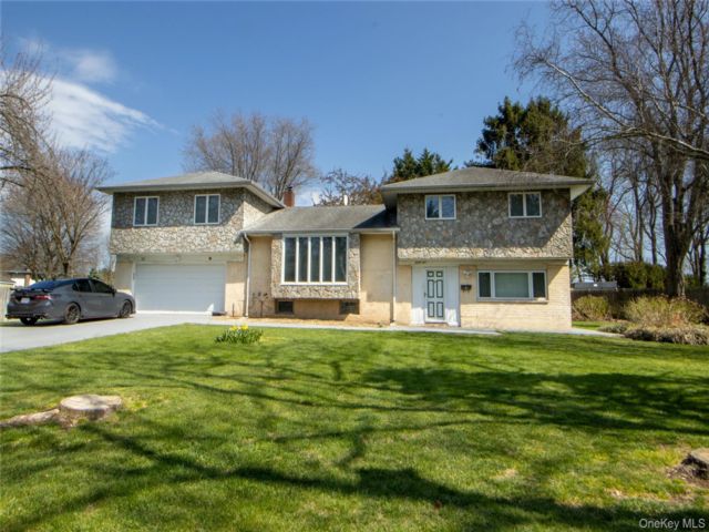  1 BR,  1.00 BTH &nbsp;Cape cod style home in East Northport