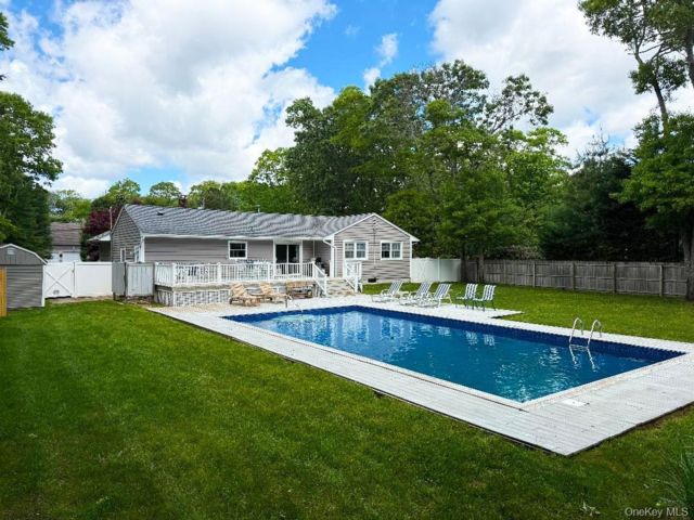 3 BR,  2.00 BTH &nbsp;Ranch style home in Remsenburg